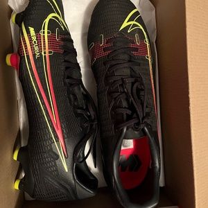 Nike Unisex-Adult Football Soccer Cleats